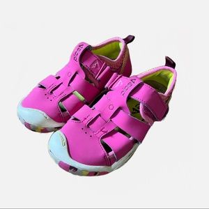 Pink PLAE Sam 2.0 Fisherman close-toes sandal Girls size 11